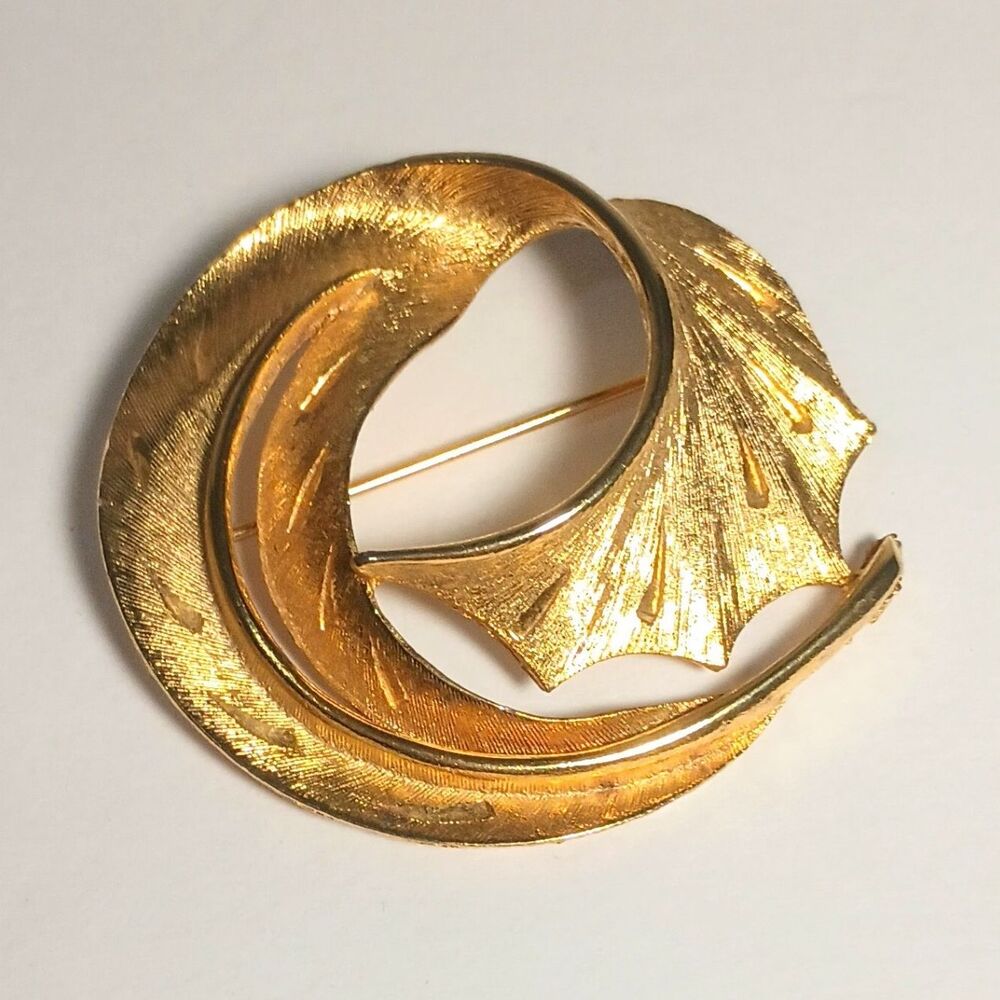 Gold Tone Metal Abstract Swirl Leaf Design Asymmetrical Brooch Pin Jewelry